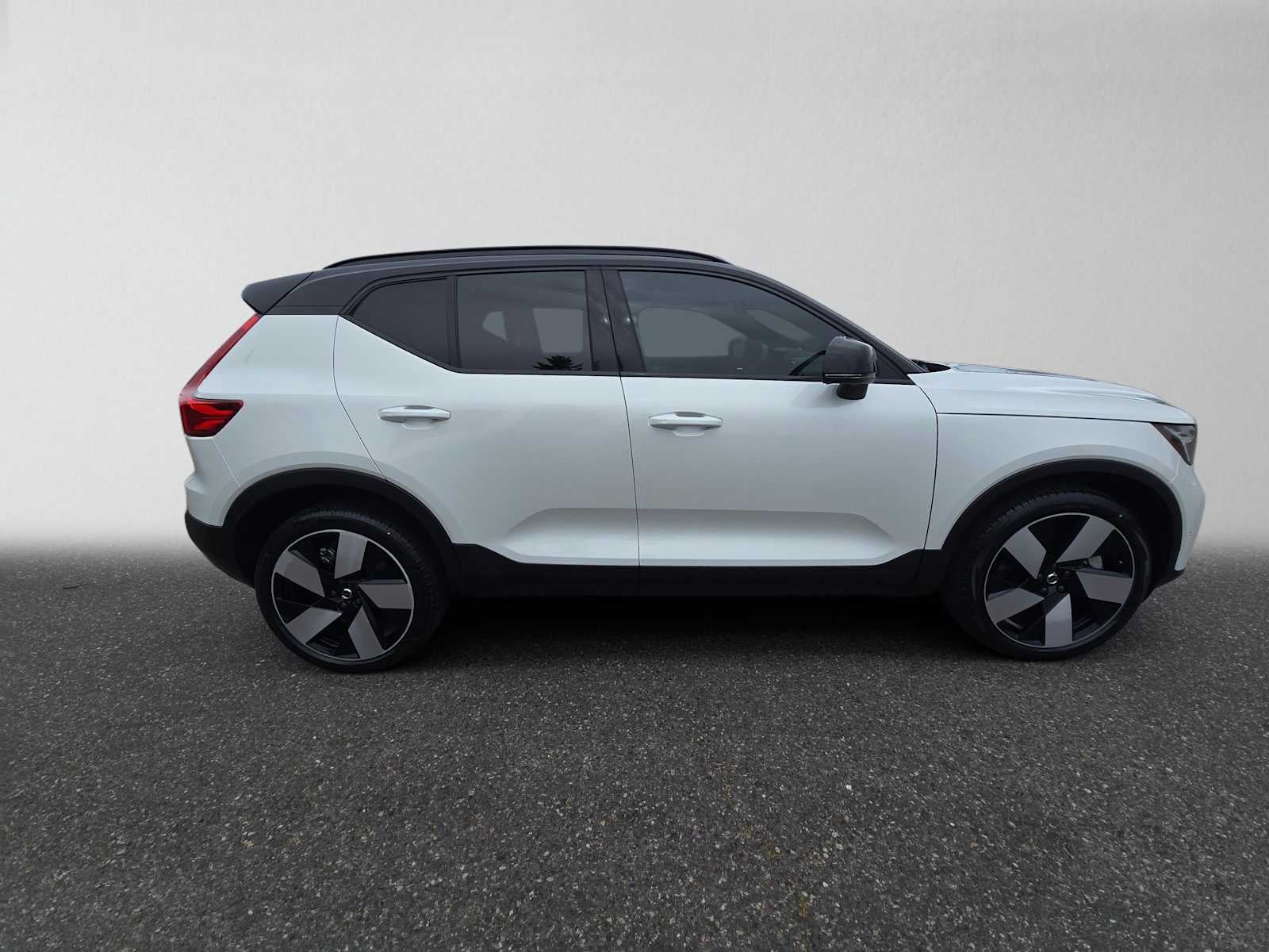 Used 2023 Volvo XC40 Ultimate with VIN YV4ED3UM0P2987543 for sale in Edmonds, WA