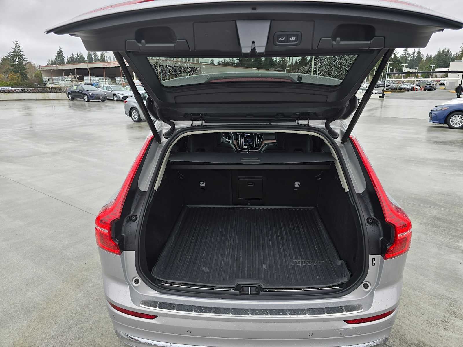 2023 Volvo XC60 Plus Bright Theme