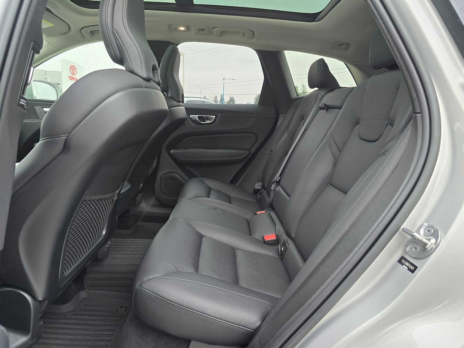 2023 Volvo XC60 Plus Bright Theme