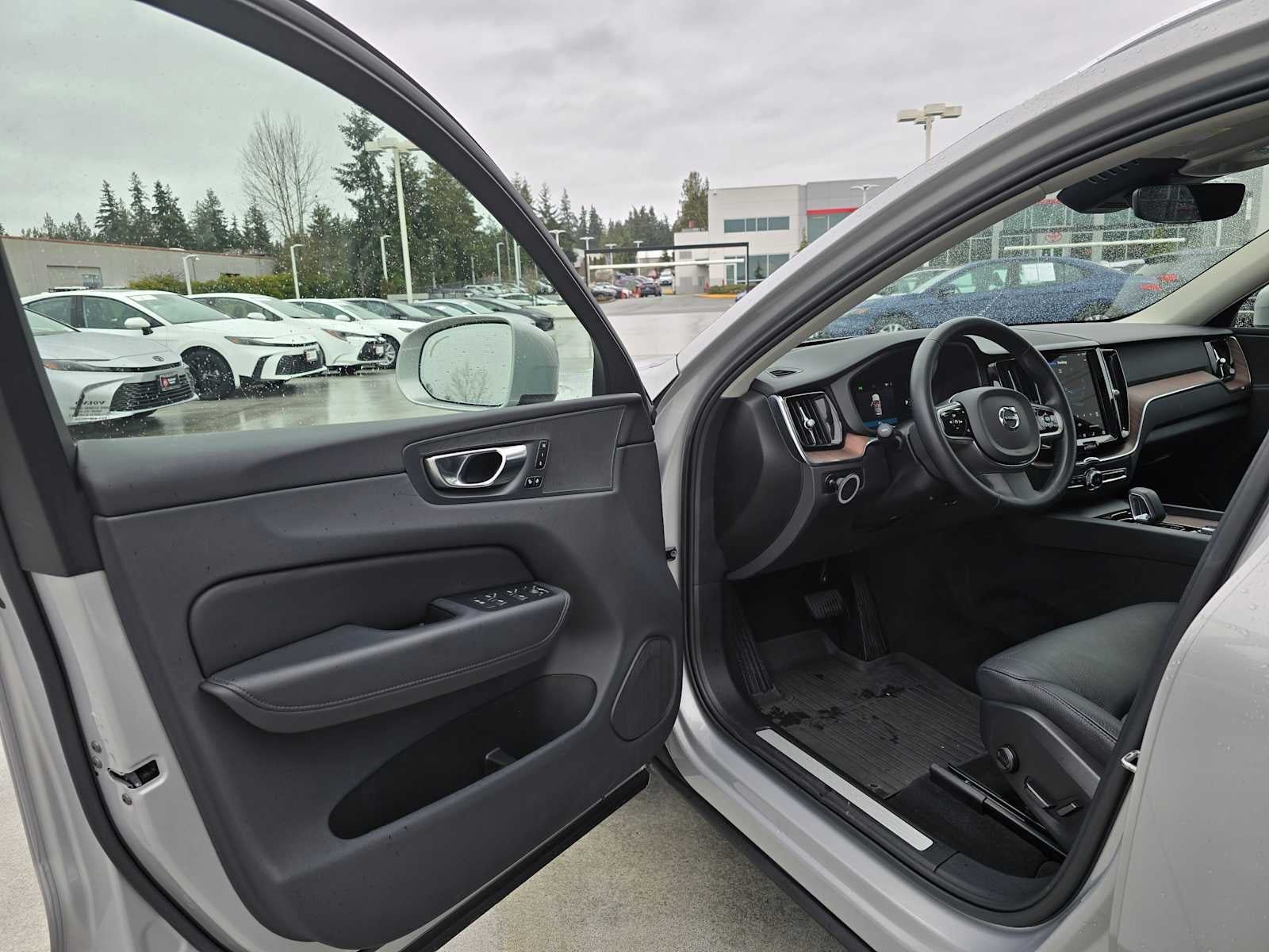 2023 Volvo XC60 Plus Bright Theme