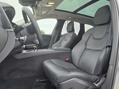 2023 Volvo XC60 Plus Bright Theme