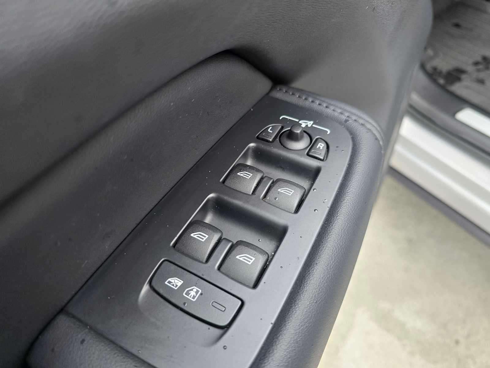 2023 Volvo XC60 Plus Bright Theme