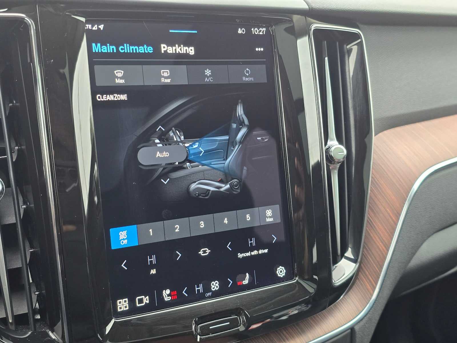 2023 Volvo XC60 Plus Bright Theme