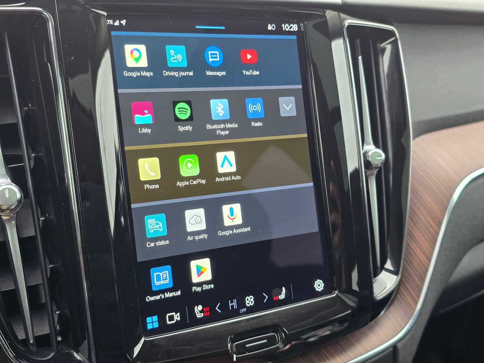 2023 Volvo XC60 Plus Bright Theme