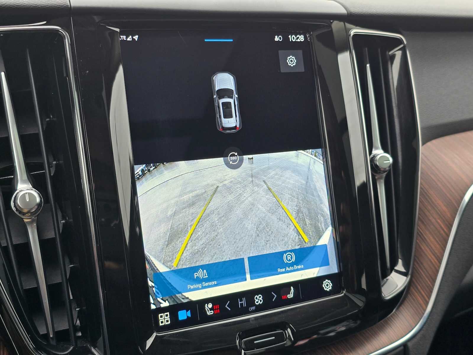 2023 Volvo XC60 Plus Bright Theme