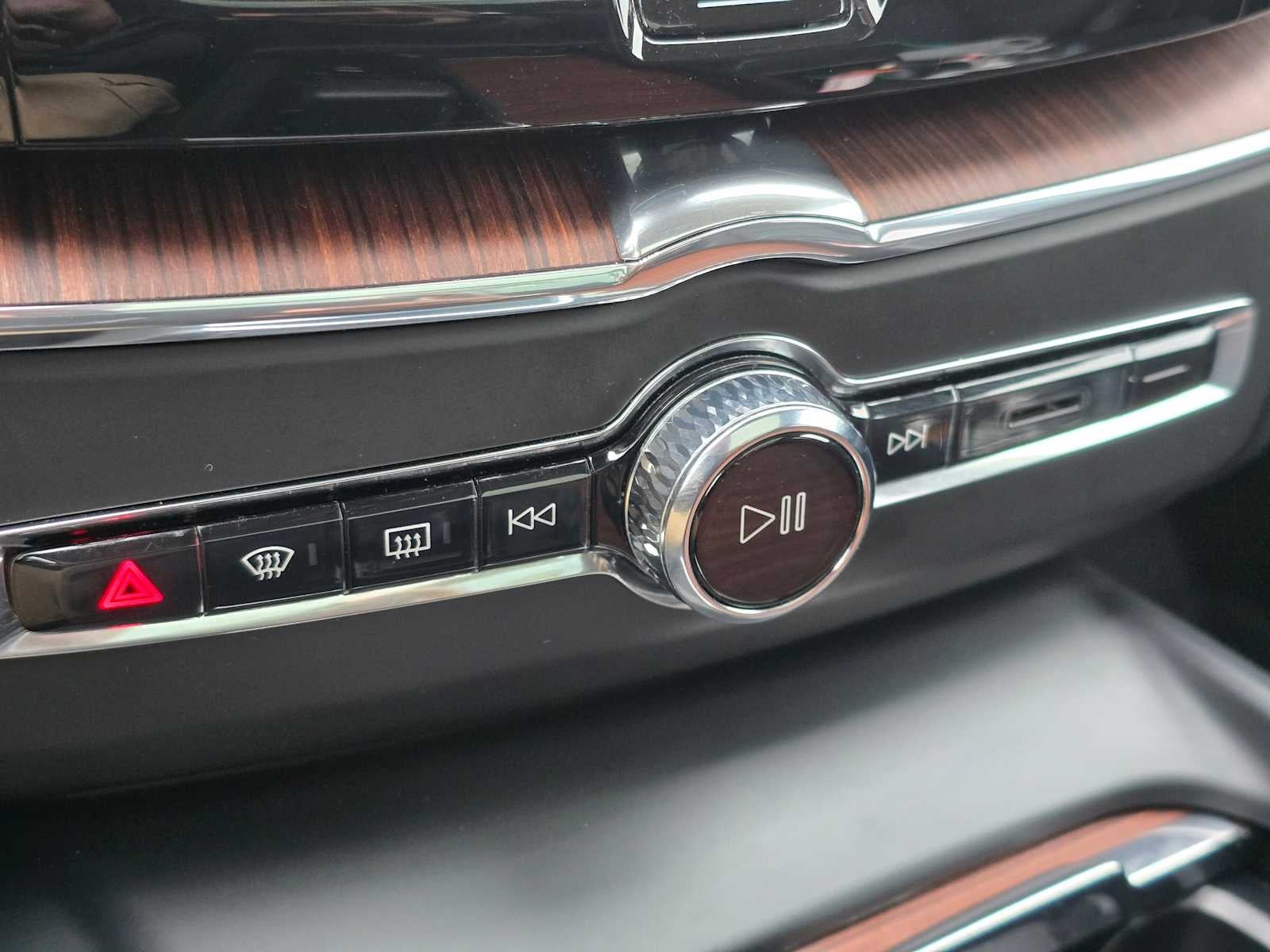 2023 Volvo XC60 Plus Bright Theme