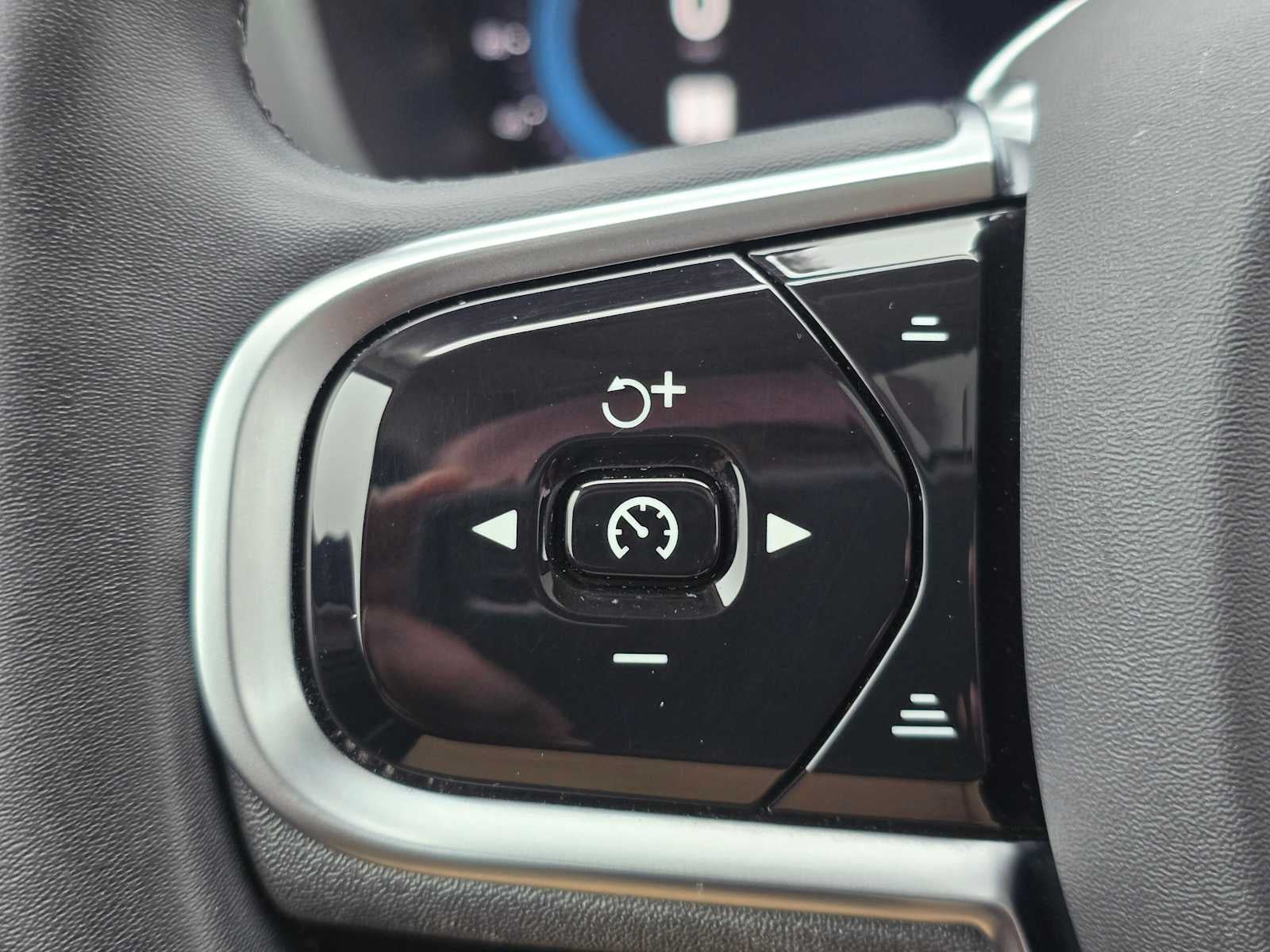 2023 Volvo XC60 Plus Bright Theme