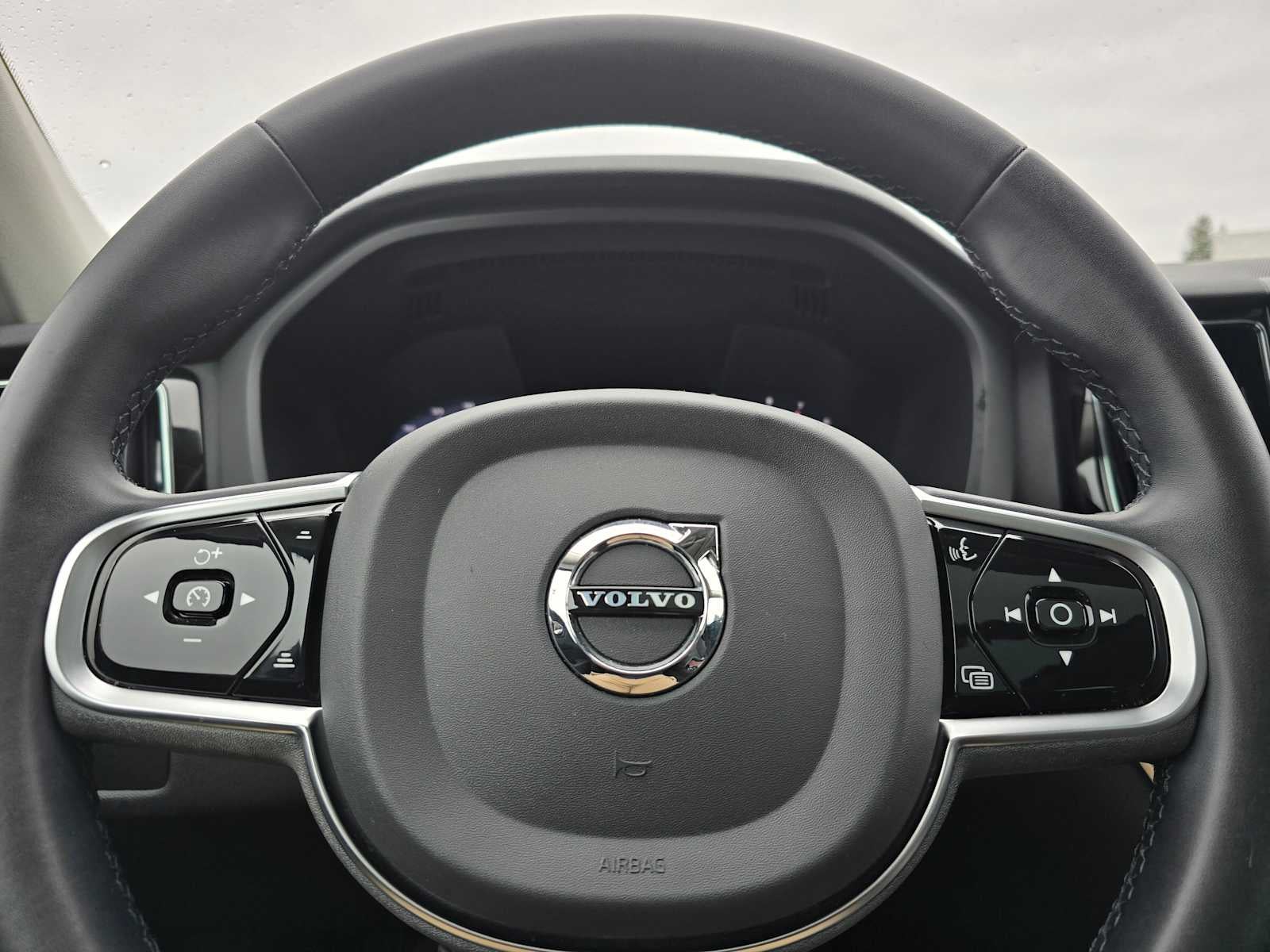 2023 Volvo XC60 Plus Bright Theme