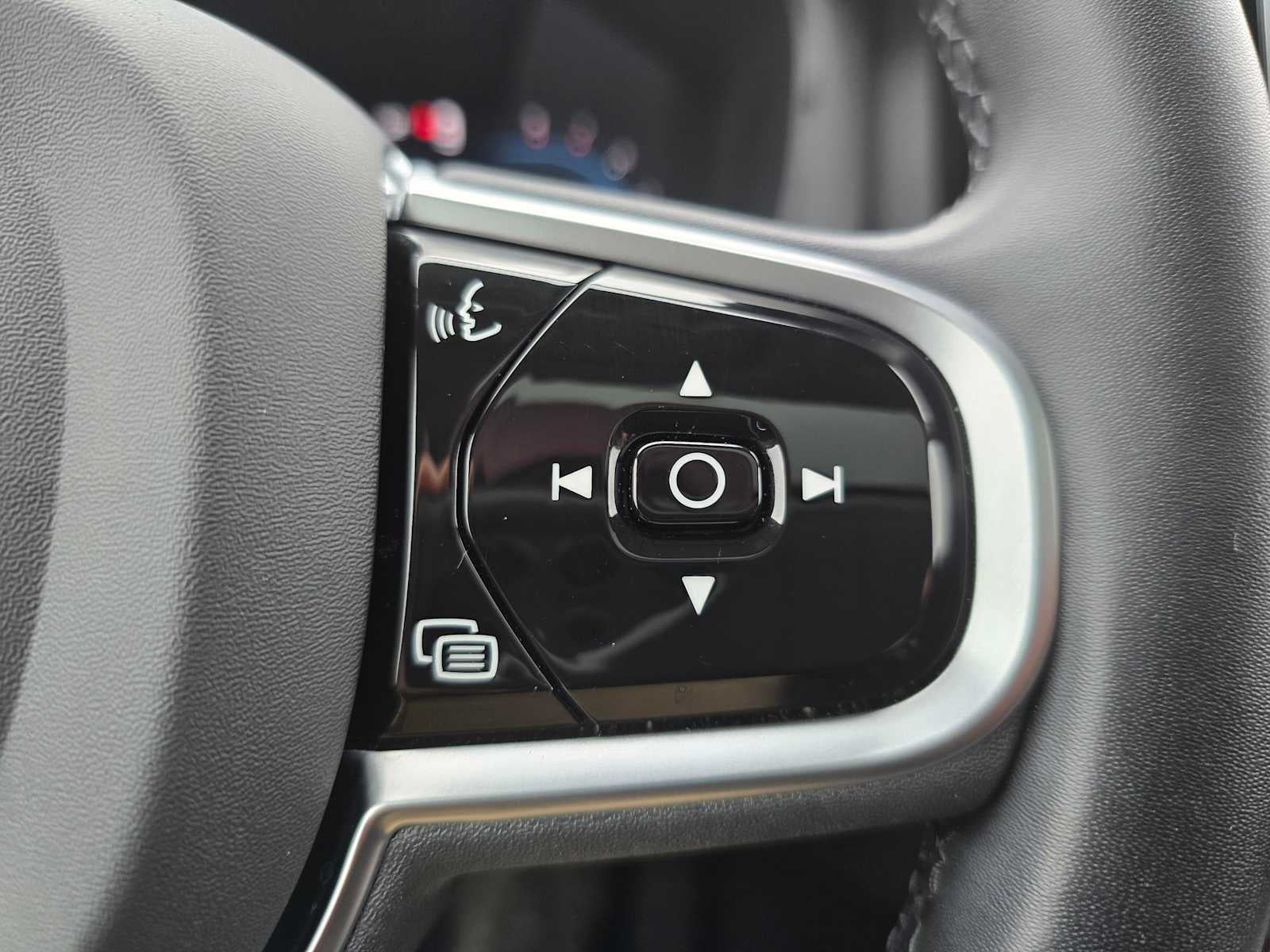 2023 Volvo XC60 Plus Bright Theme