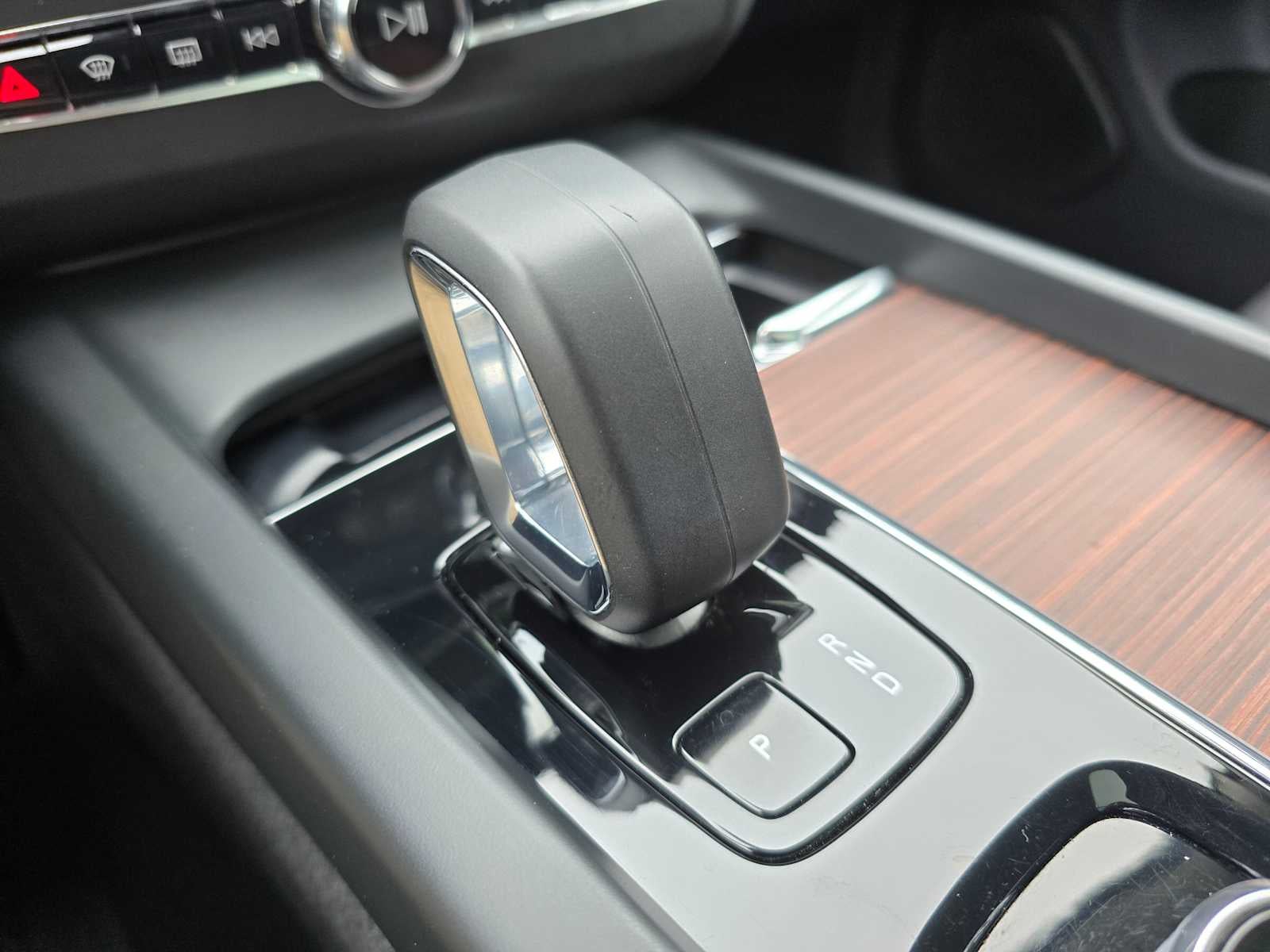 2023 Volvo XC60 Plus Bright Theme