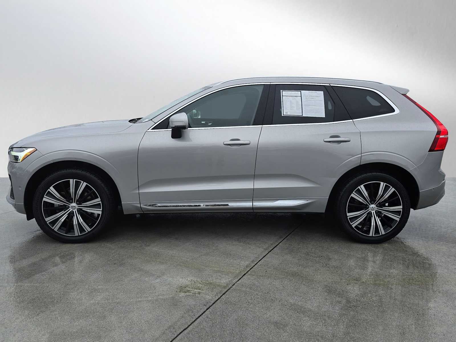 2023 Volvo XC60 Plus Bright Theme