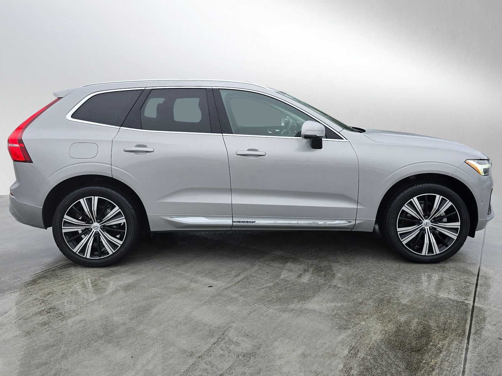 2023 Volvo XC60 Plus Bright Theme