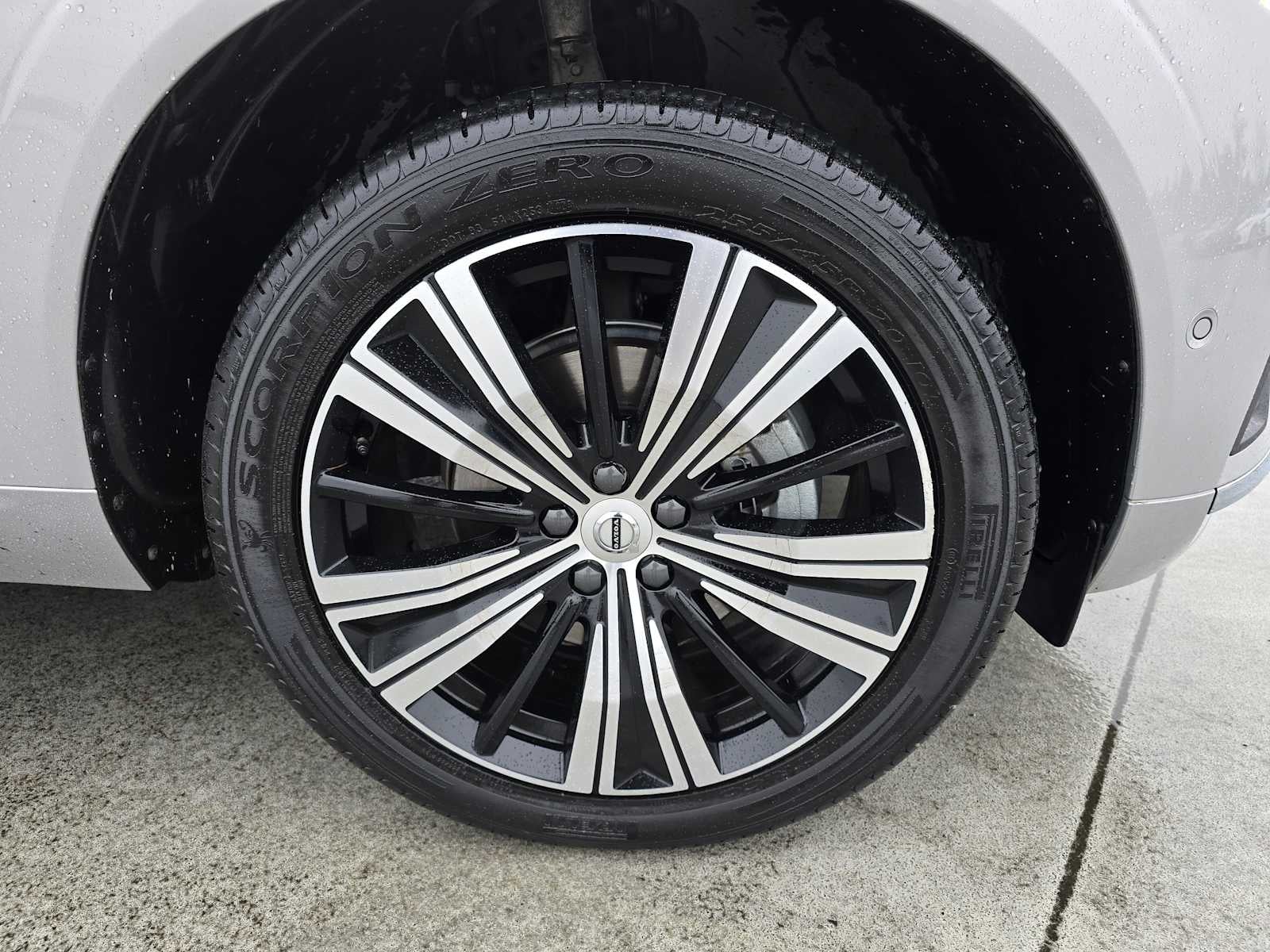 2023 Volvo XC60 Plus Bright Theme