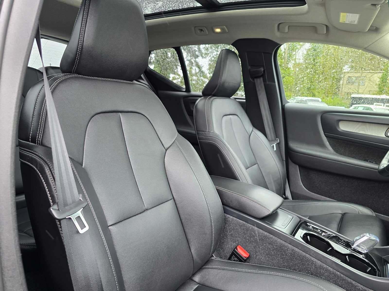 2025 Volvo XC40 Plus Dark Theme