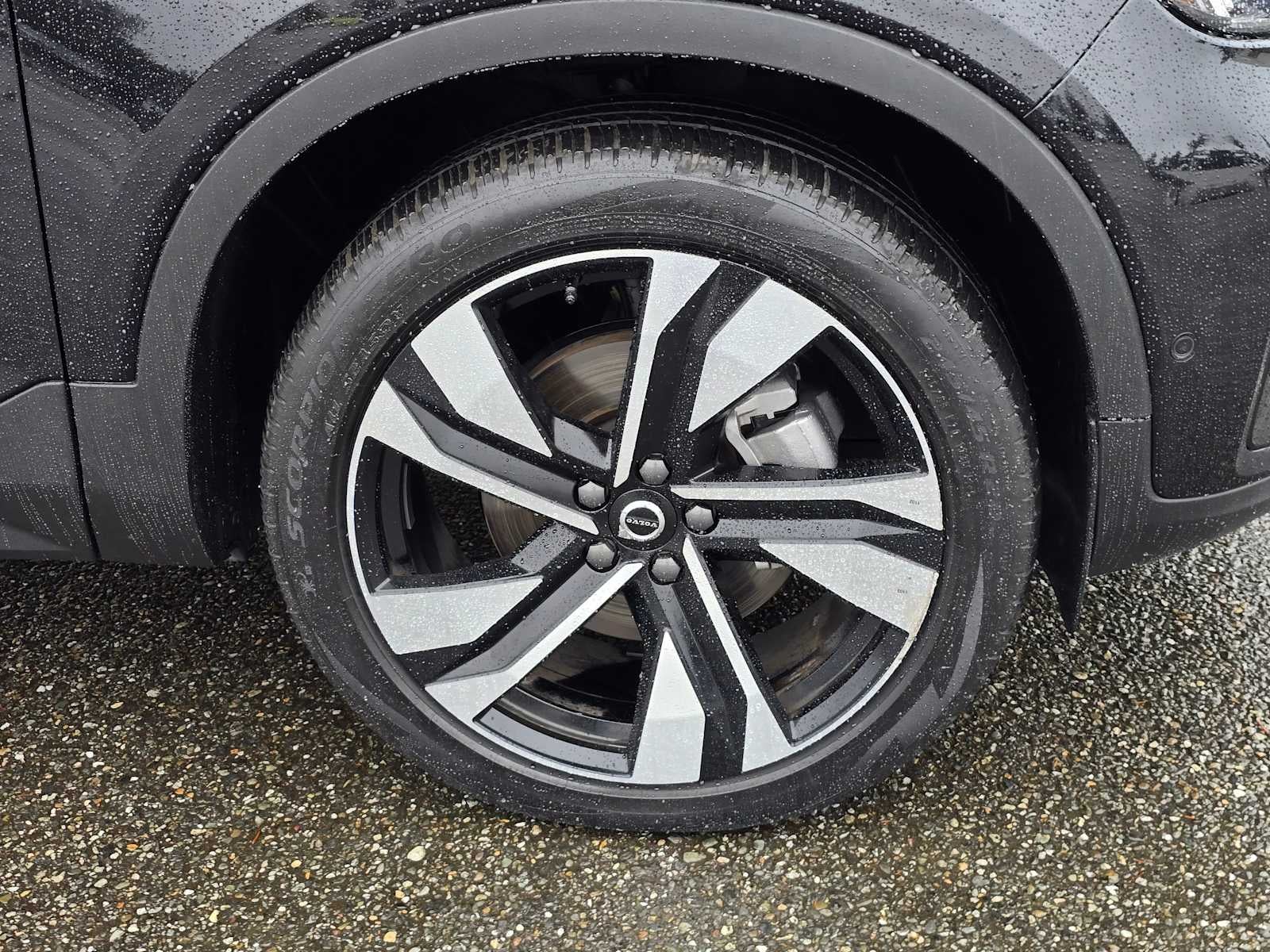 2025 Volvo XC40 Plus Dark Theme