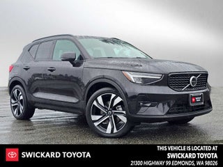 2025 Volvo XC40 Plus Dark Theme