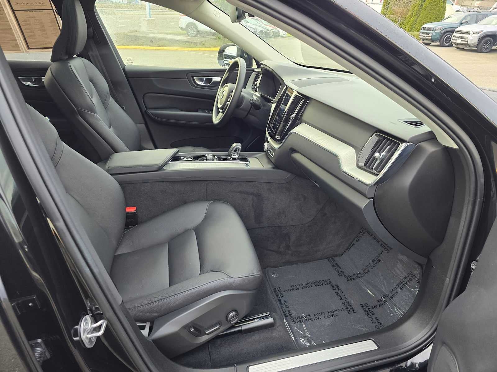 2025 Volvo XC60 Plus