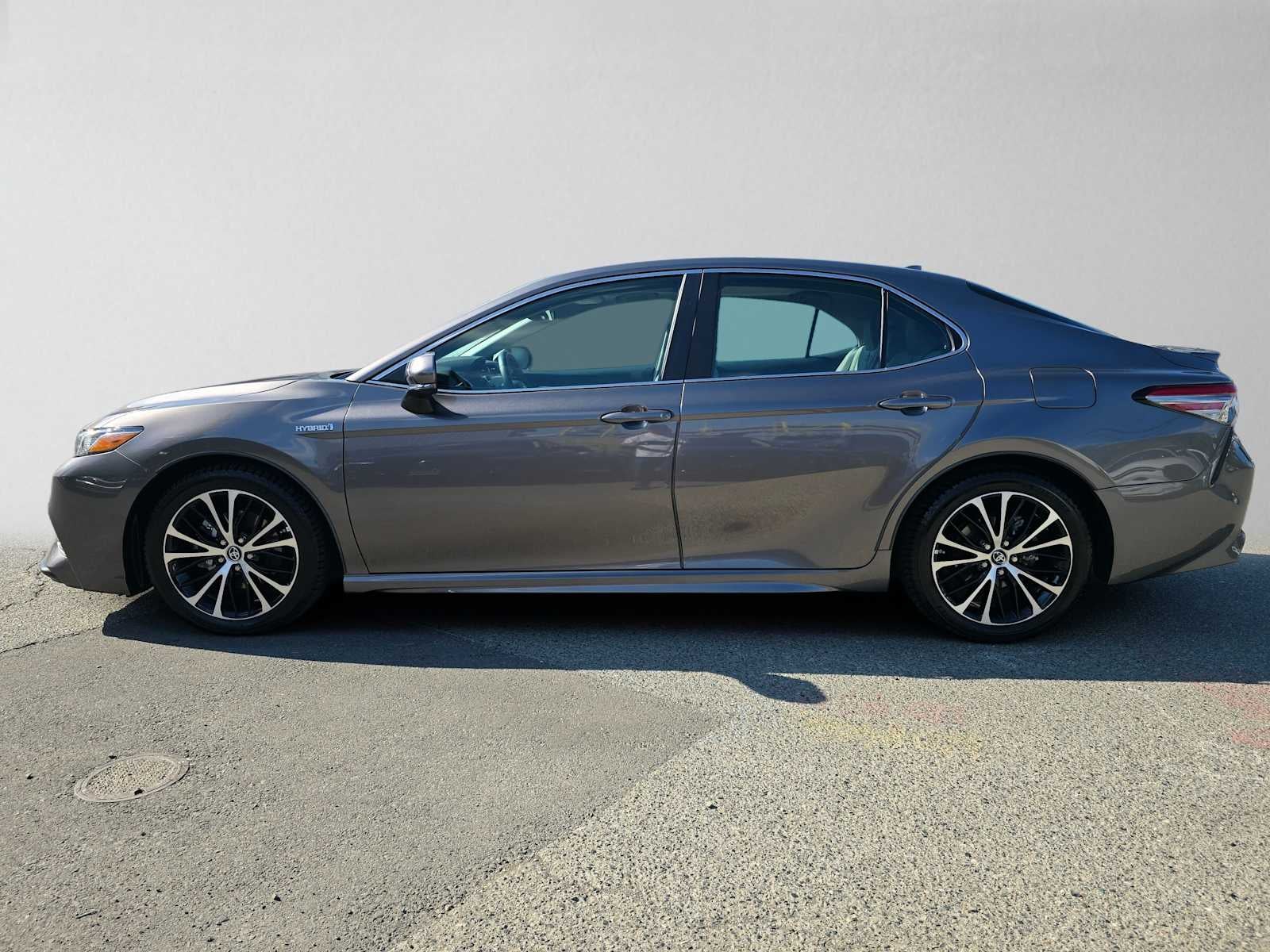 2018 Toyota Camry Hybrid SE