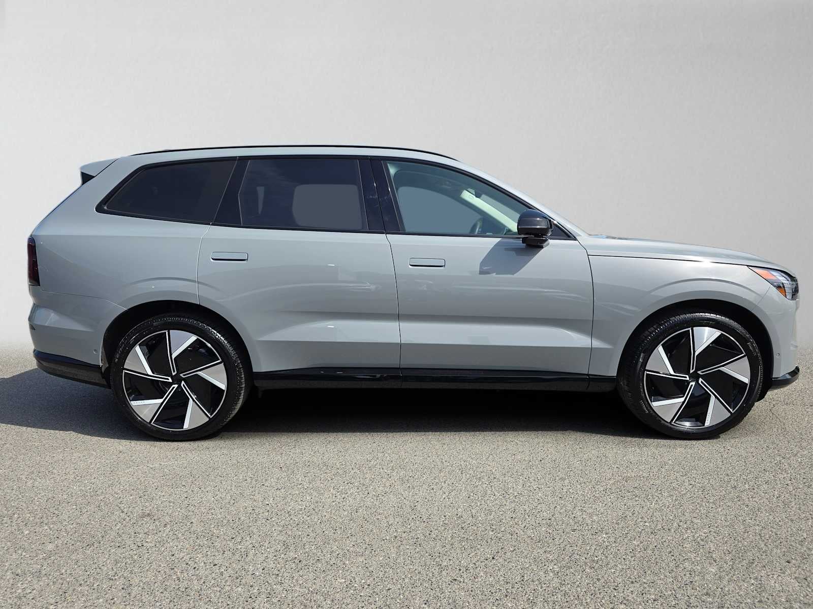 2026 Volvo EX90 Ultra
