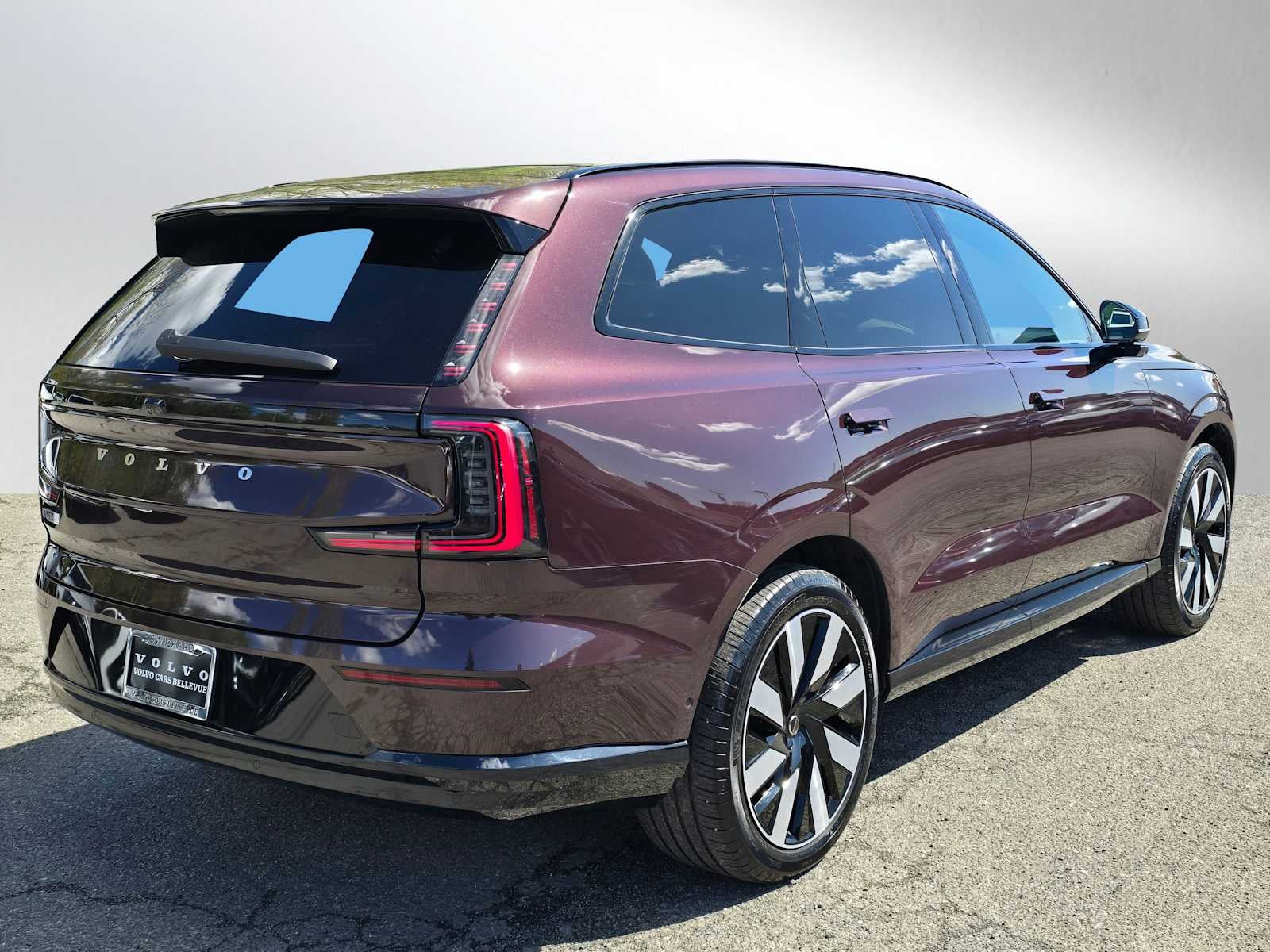 2025 Volvo EX90 Plus