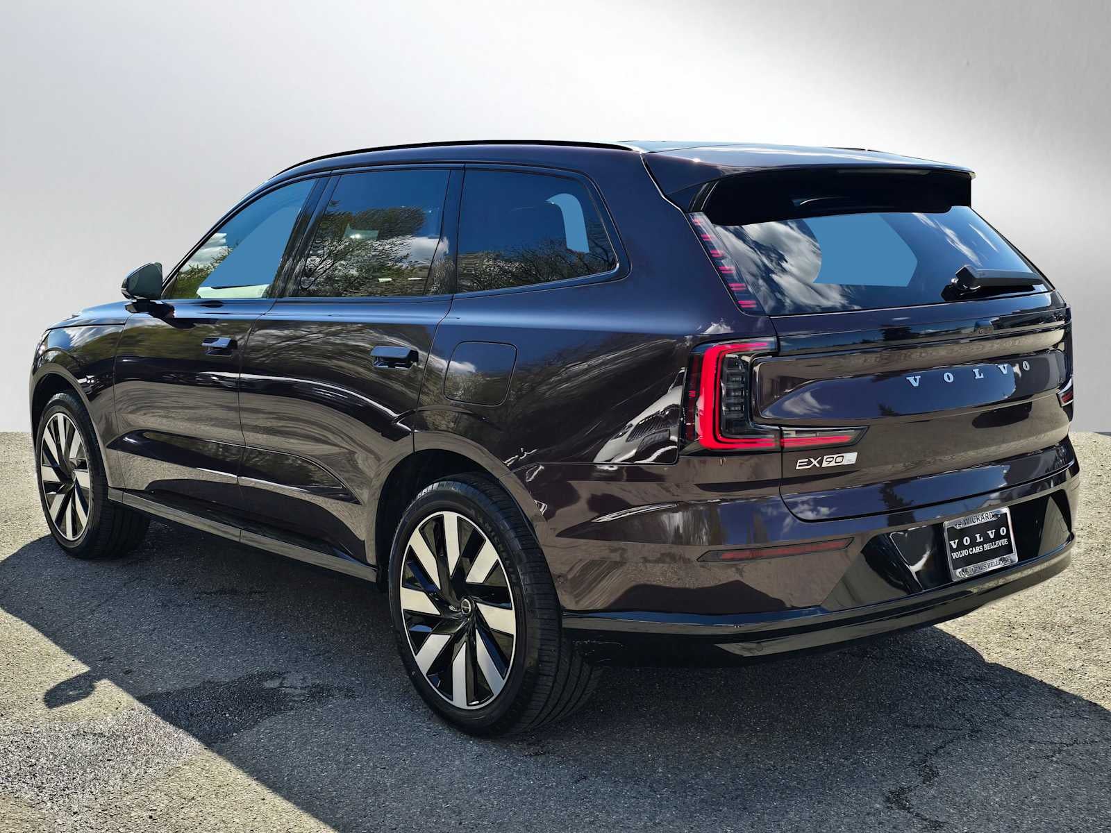 2025 Volvo EX90 Plus