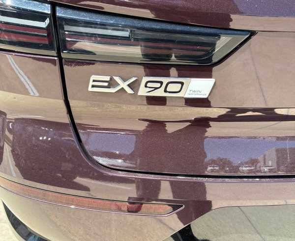 2025 Volvo EX90 Plus