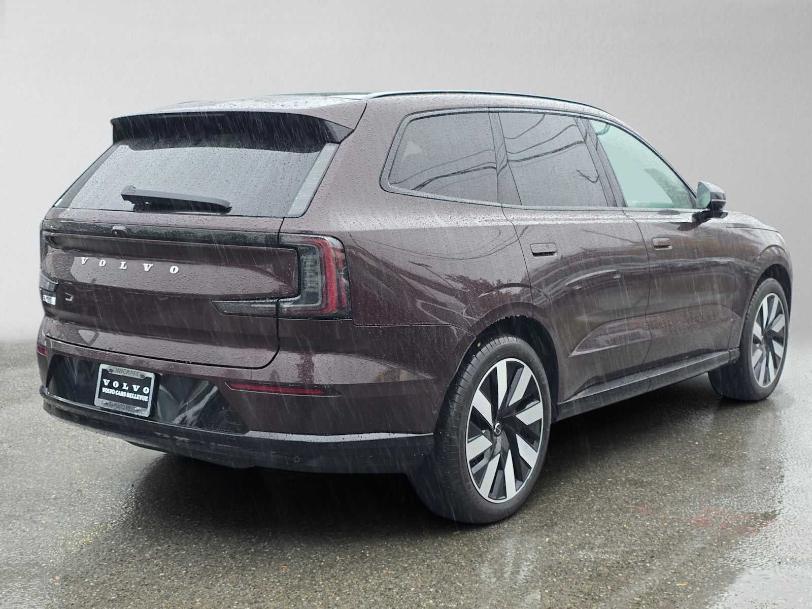 2025 Volvo EX90 Plus
