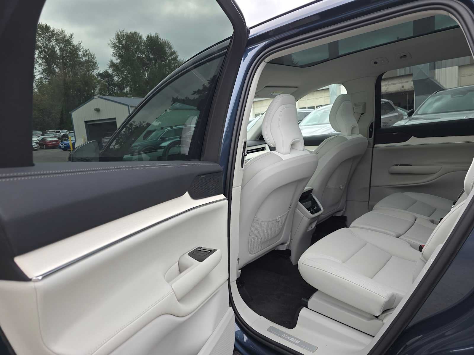 2025 Volvo EX90 Ultra