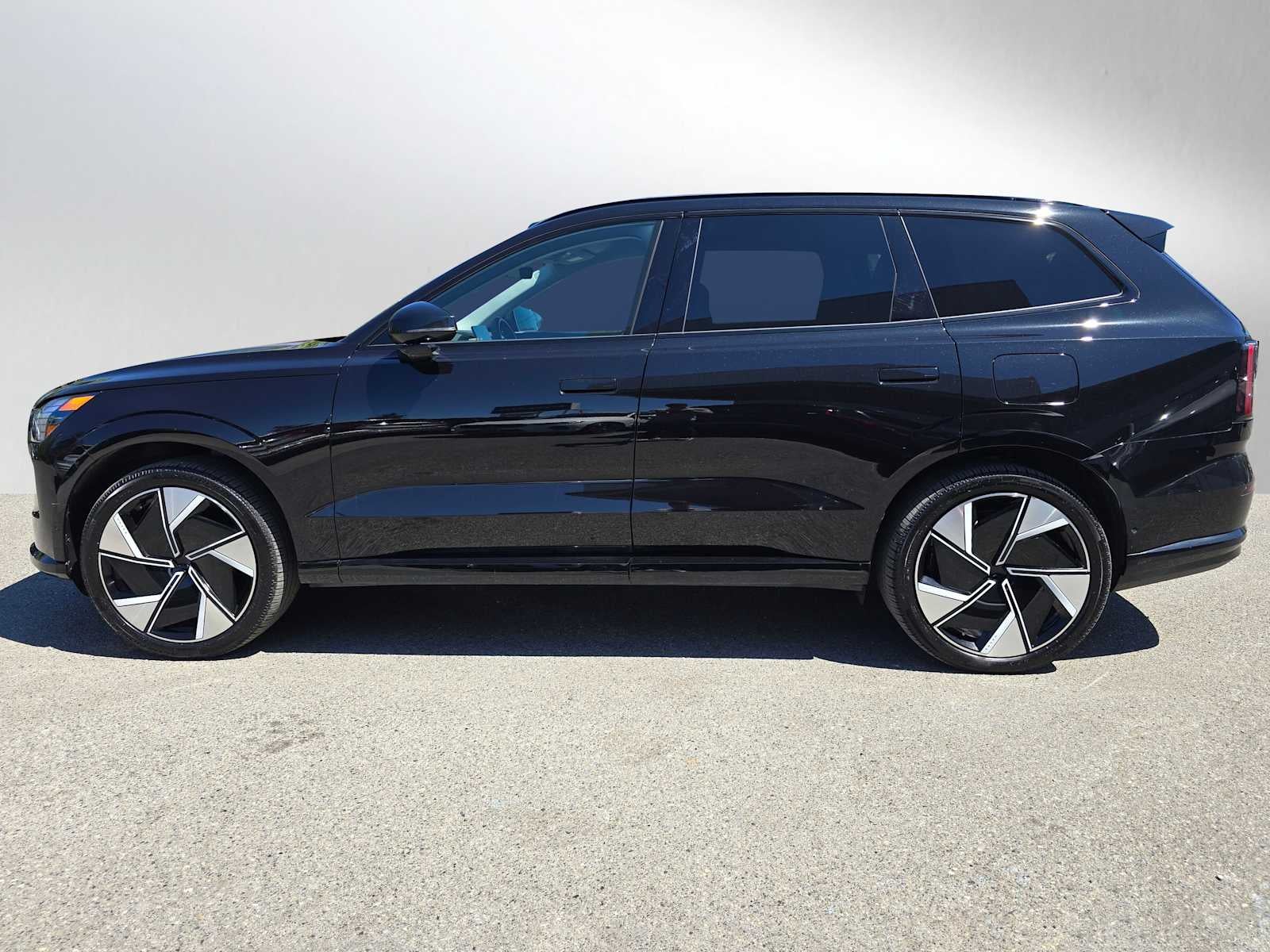 2025 Volvo EX90 Plus