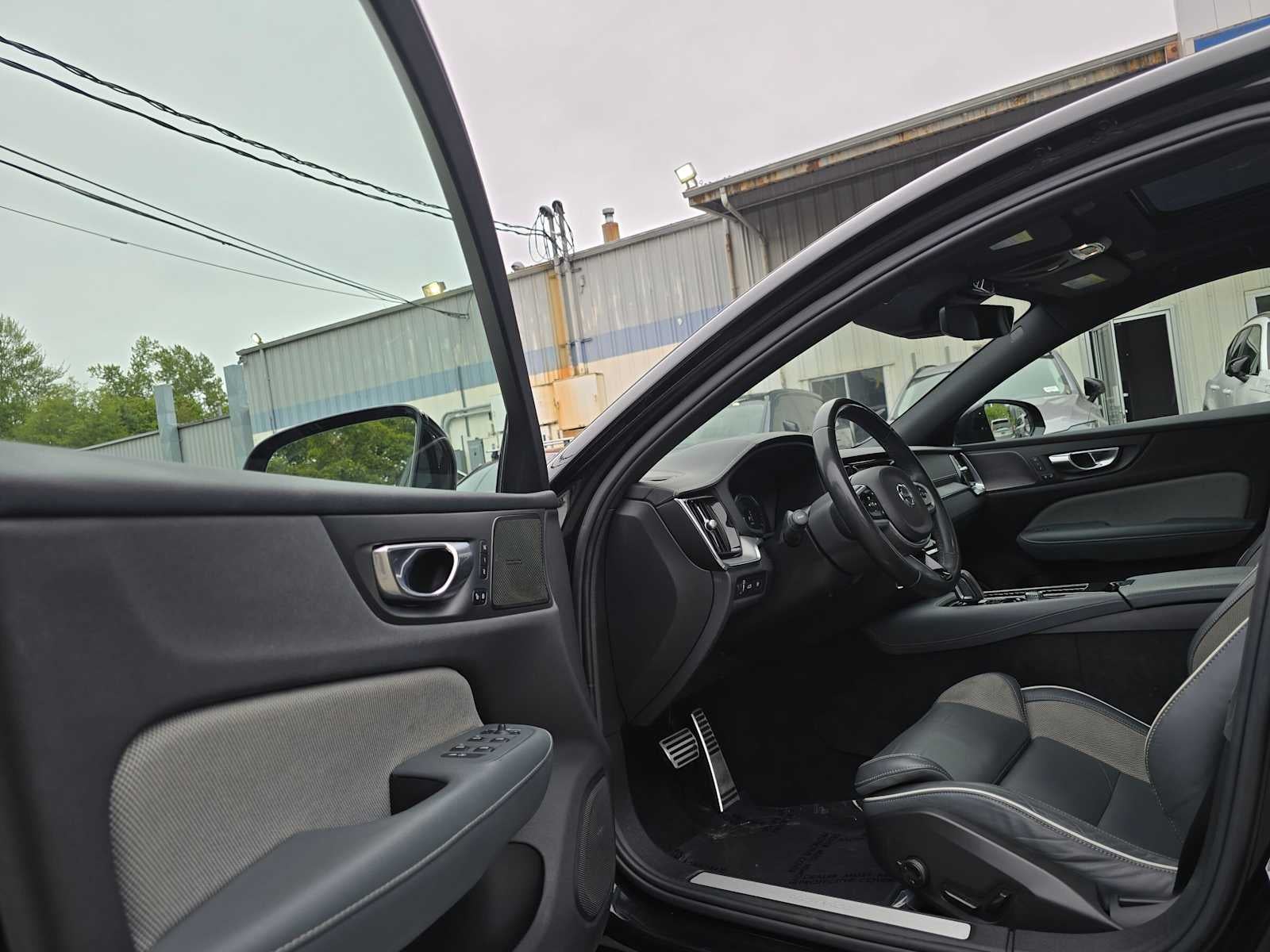 2022 Volvo S60 Recharge Plug-In Hybrid R-Design