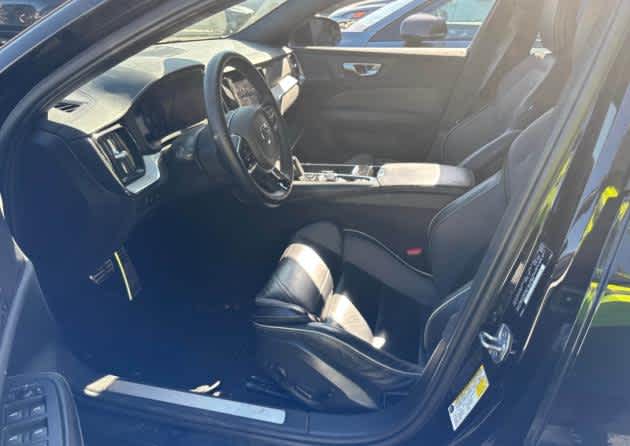 2022 Volvo S60 Recharge Plug-In Hybrid Black Edition R-Design