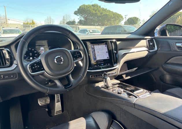 2022 Volvo S60 Recharge Plug-In Hybrid Black Edition R-Design