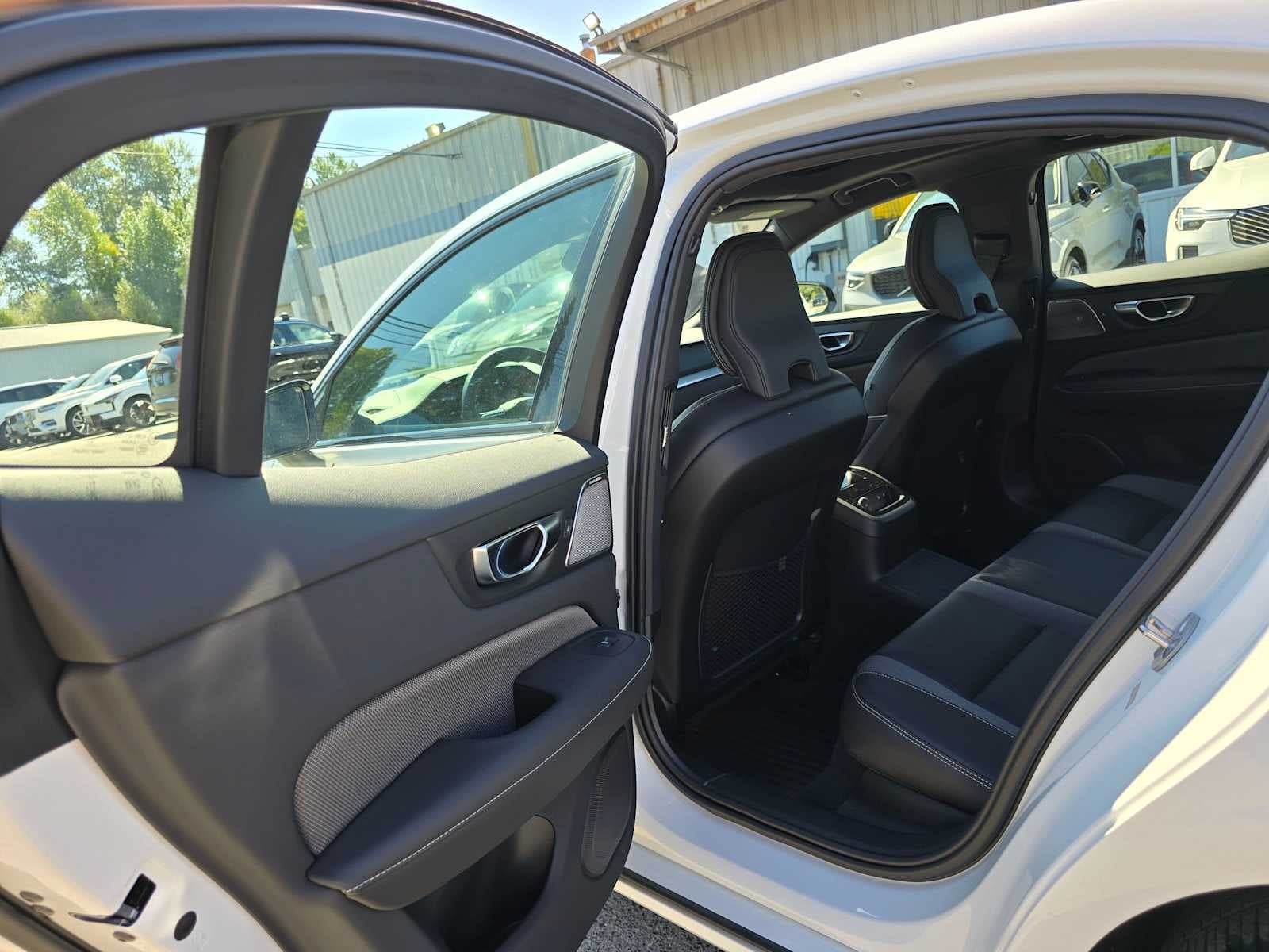 2024 Volvo S60 Recharge Plug-In Hybrid Ultimate Black Edition