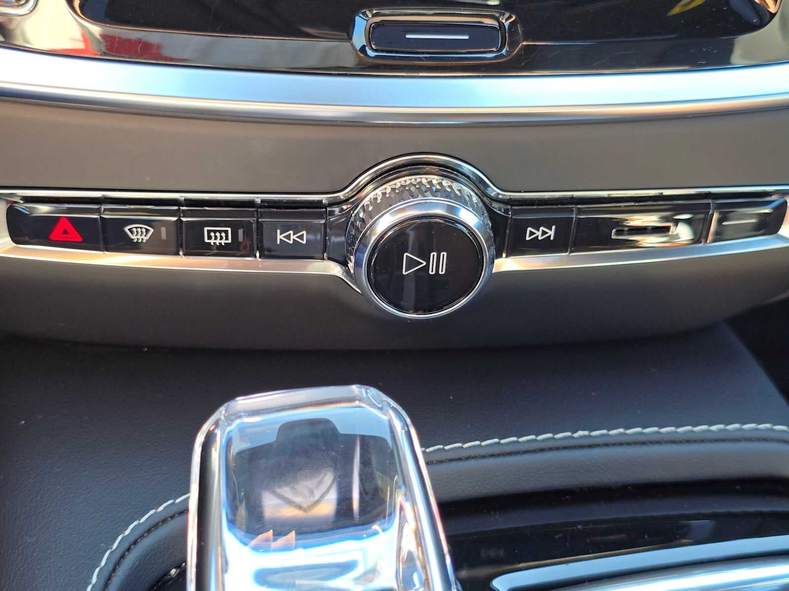 2024 Volvo S60 Recharge Plug-In Hybrid Ultimate Black Edition