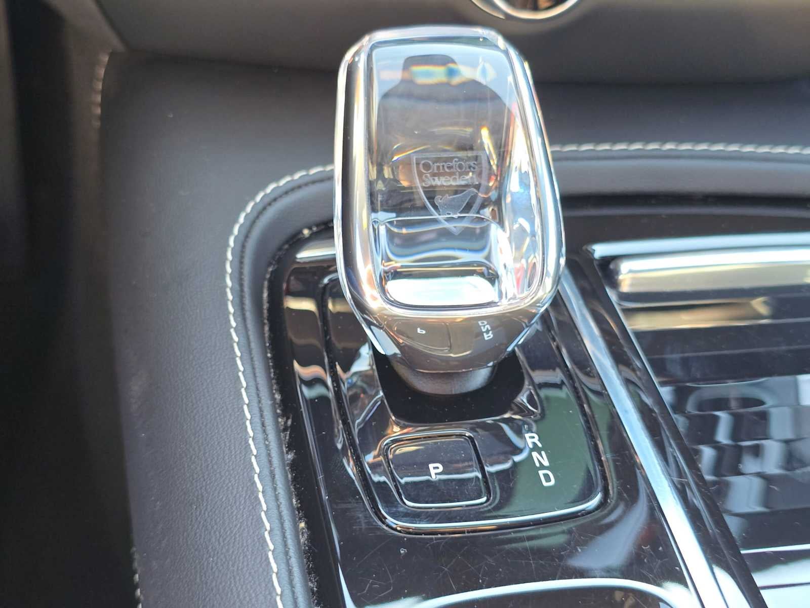 2024 Volvo S60 Recharge Plug-In Hybrid Ultimate Black Edition