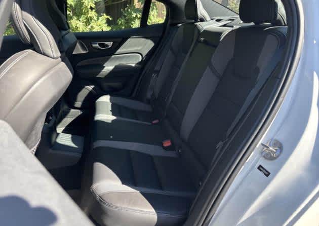 2024 Volvo S60 Recharge Plug-In Hybrid Ultimate Black Edition