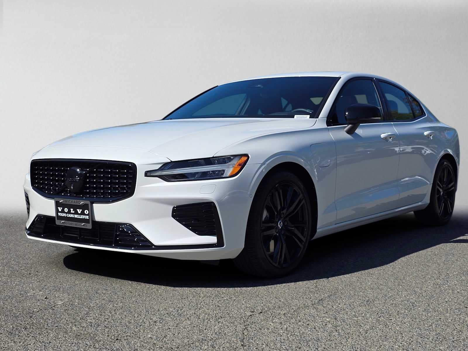 2024 Volvo S60 Recharge Plug-In Hybrid Ultimate Black Edition