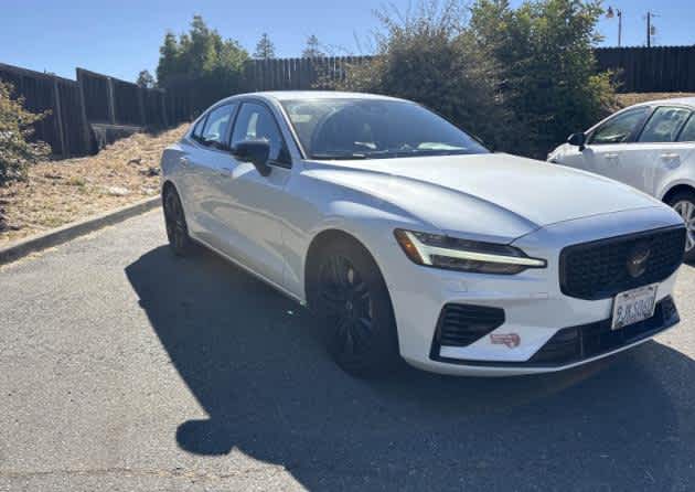 2024 Volvo S60 Recharge Plug-In Hybrid Ultimate Black Edition