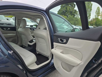 2024 Volvo S60 Recharge Plug-In Hybrid Plus Dark Theme