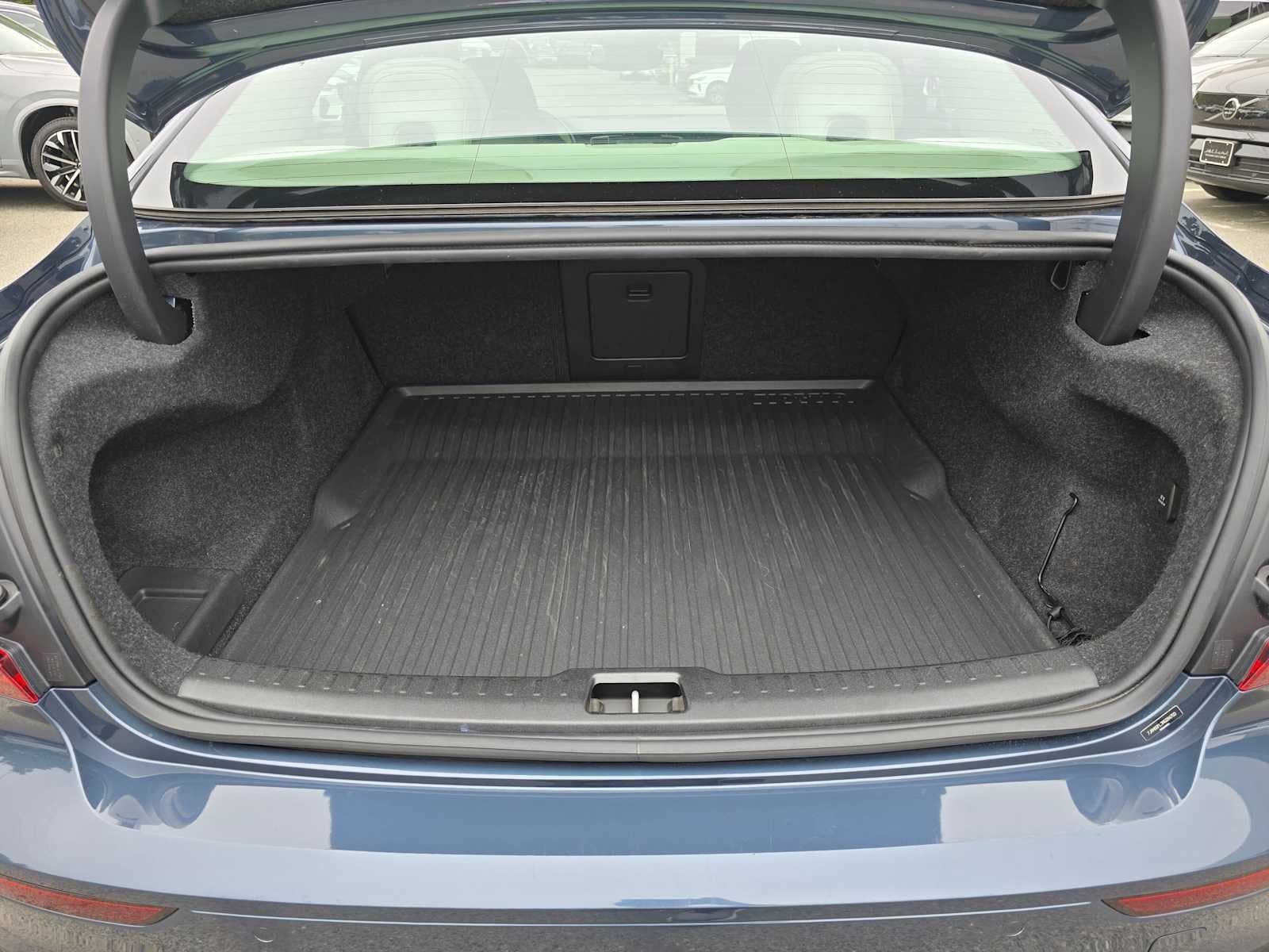 2024 Volvo S60 Recharge Plug-In Hybrid Plus Dark Theme