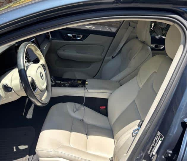 2024 Volvo S60 Recharge Plug-In Hybrid Plus Dark Theme