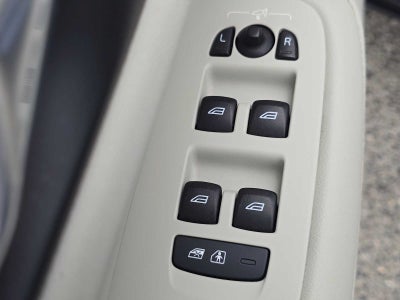 2024 Volvo S60 Recharge Plug-In Hybrid Plus Dark Theme