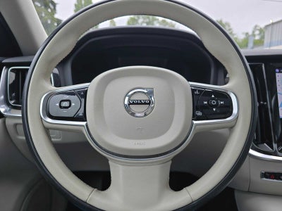 2024 Volvo S60 Recharge Plug-In Hybrid Plus Dark Theme