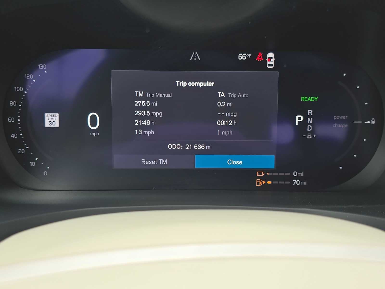 2024 Volvo S60 Recharge Plug-In Hybrid Plus Dark Theme