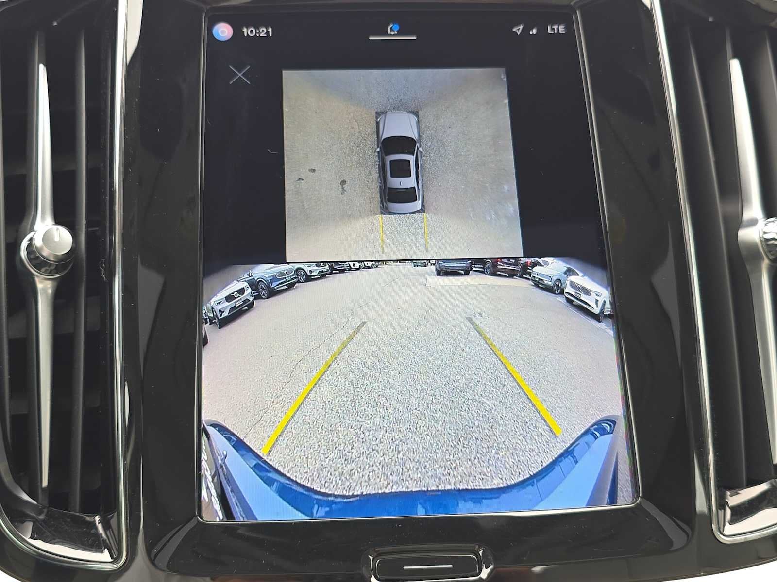 2024 Volvo S60 Recharge Plug-In Hybrid Plus Dark Theme