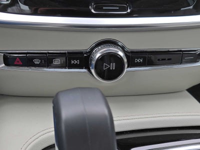 2024 Volvo S60 Recharge Plug-In Hybrid Plus Dark Theme