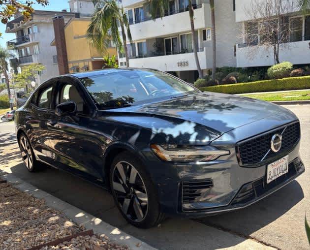 2024 Volvo S60 Recharge Plug-In Hybrid Plus Dark Theme