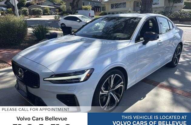 2023 Volvo S60 Recharge Plug-In Hybrid Ultimate Dark Theme