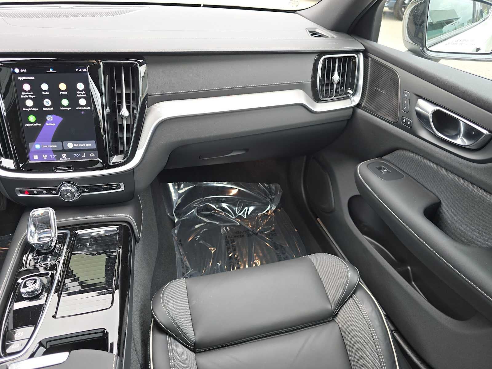 2023 Volvo S60 Recharge Plug-In Hybrid Ultimate Dark Theme