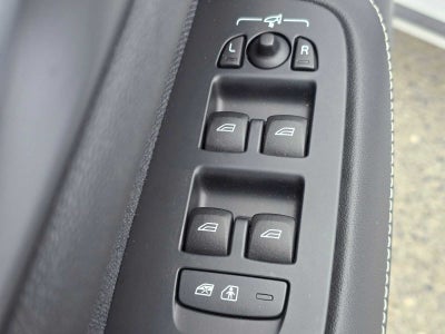 2023 Volvo S60 Recharge Plug-In Hybrid Ultimate Dark Theme